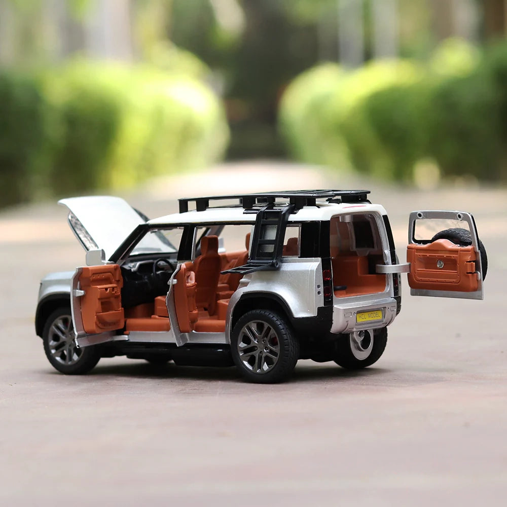 Remote Control Defender Metal Die-Cast Car (Plastic Body) with Real Smoke Effect